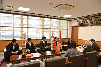 表敬訪問の様子