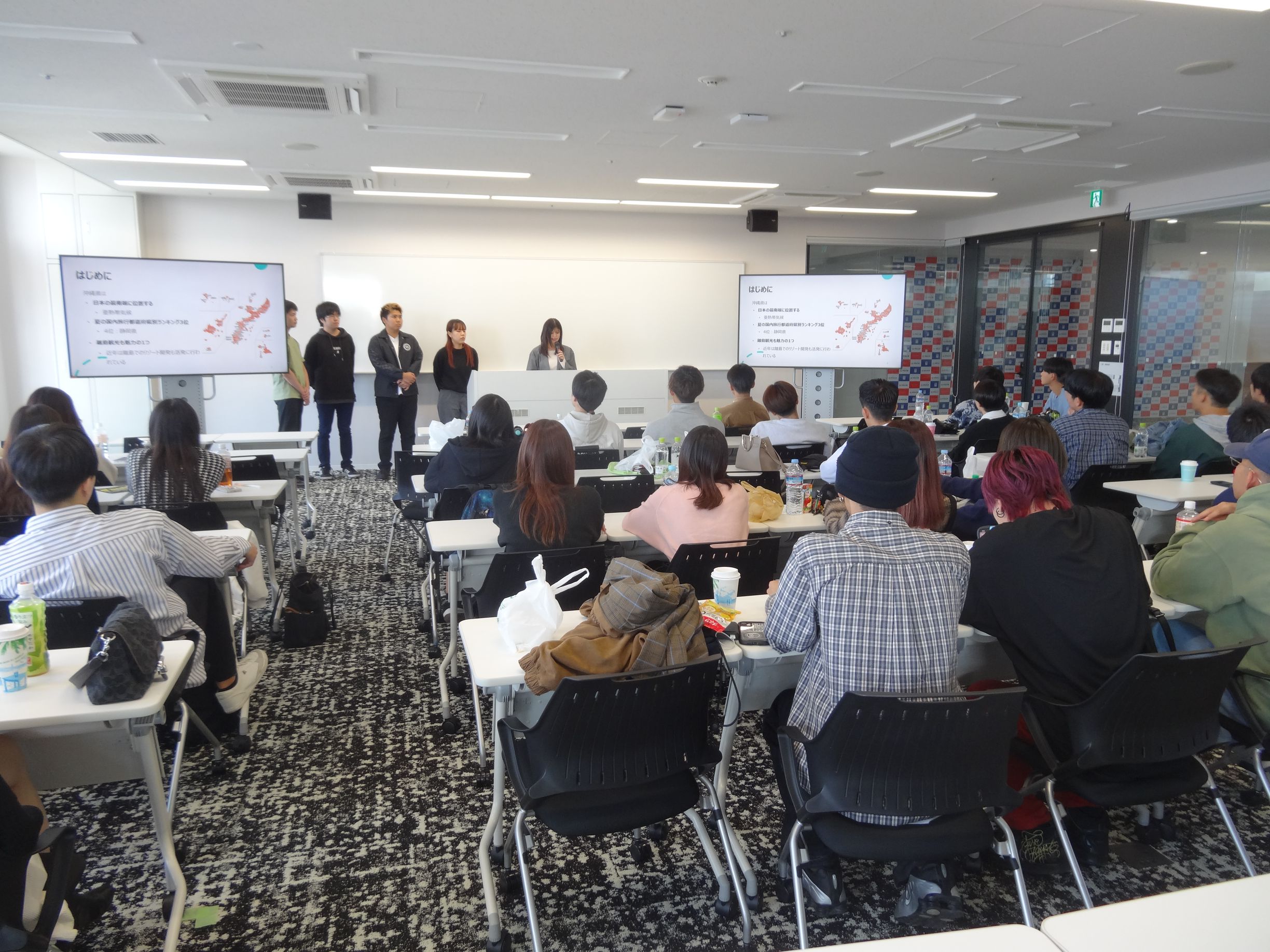 中央大学での合同ゼミ発表の様子