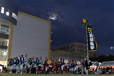 エイサーサークル琉球風車による演舞