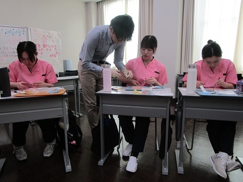 聖泉大学 別科助産専攻 縫合演習