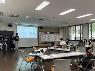 愛荘町グループの発表の様子