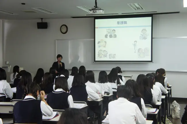 大学紹介・大学での看護学の学び(流郷学部長)