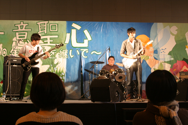 ステージでの演奏の様子