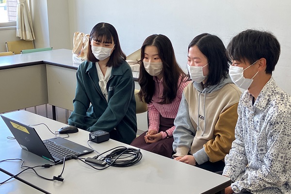 新入学外国人留学生と交流するTSUNAGARUメンバー②(豊橋キャンパス)