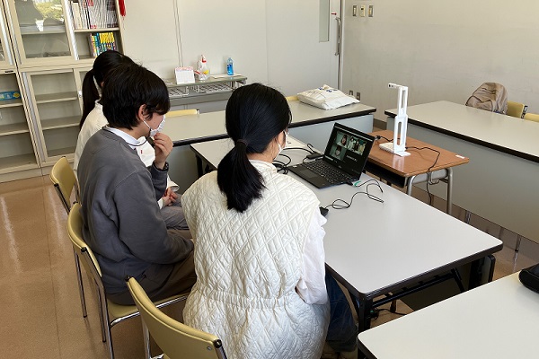 新入学外国人留学生とオンラインで交流するTSUNAGARUメンバー①(豊橋キャンパス)