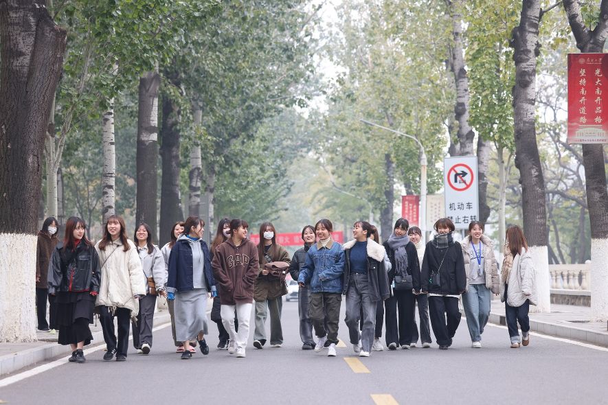 南開大学八里台キャンパスにて