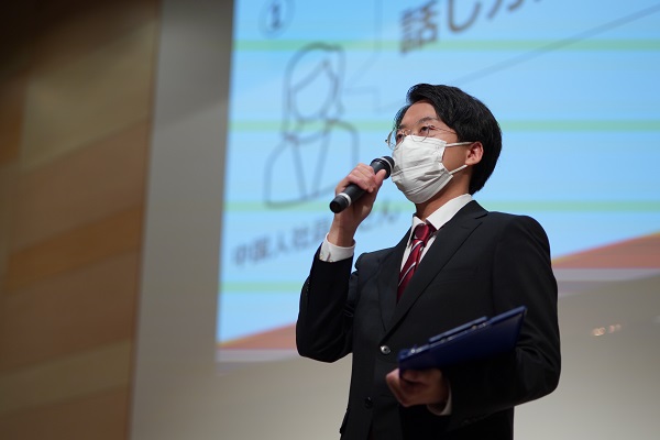 学生による発表③