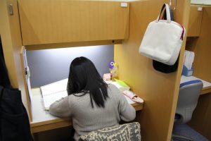 キャレルデスク