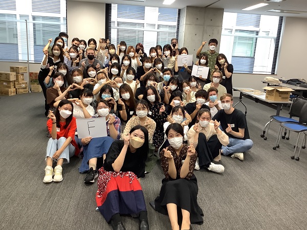 協定留学生とピアサポーターで記念撮影