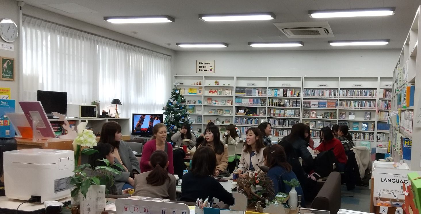 Language Caféでの交流のワンシーン