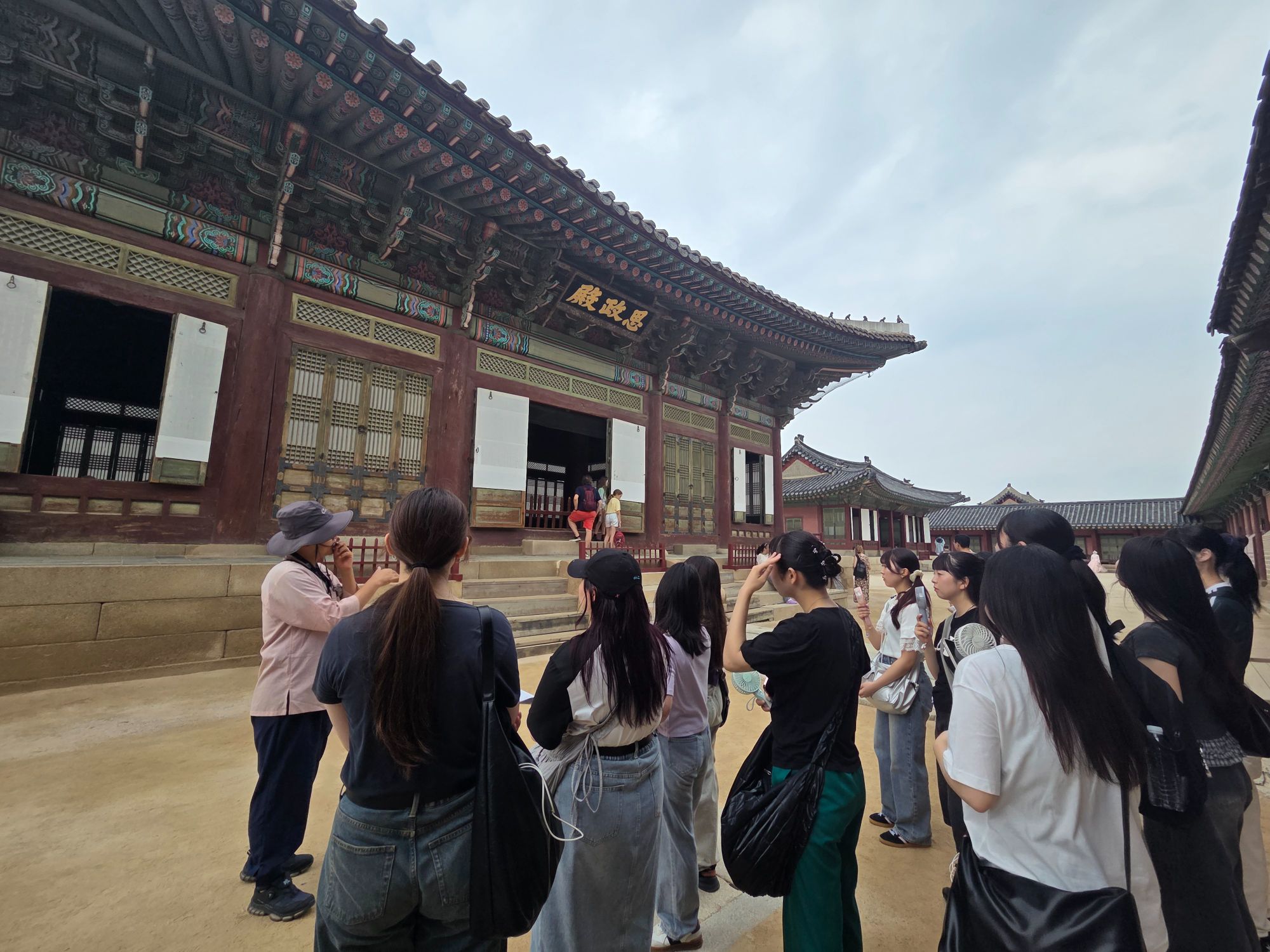 朝鮮王朝の王宮「景福宮」を見学