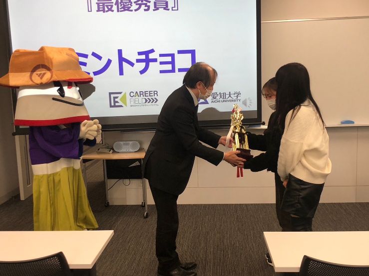 トロフィー授与