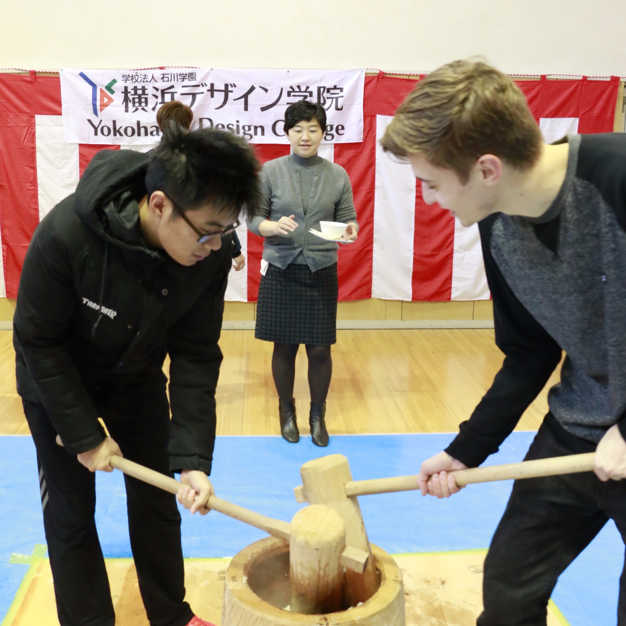 2016 横浜デザイン学院 餅つき大会01