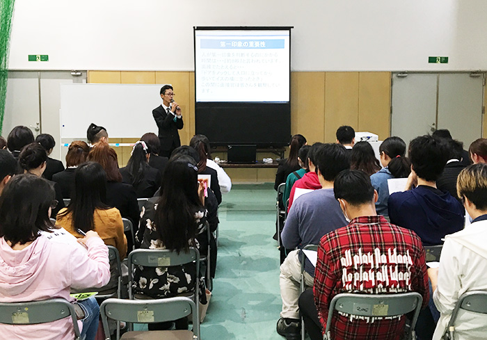 キャリアガイダンス「リクルートスーツ講座」を実施しました