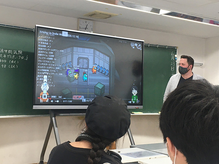 卒業生が総合学習の授業を行いました