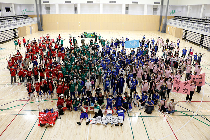 赤・青・緑・ピンクのチームに分かれて競技を行い、今年は赤チームが優勝しました!