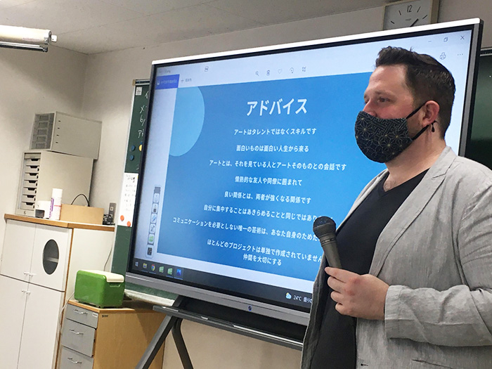 卒業生が総合学習の授業を行いました