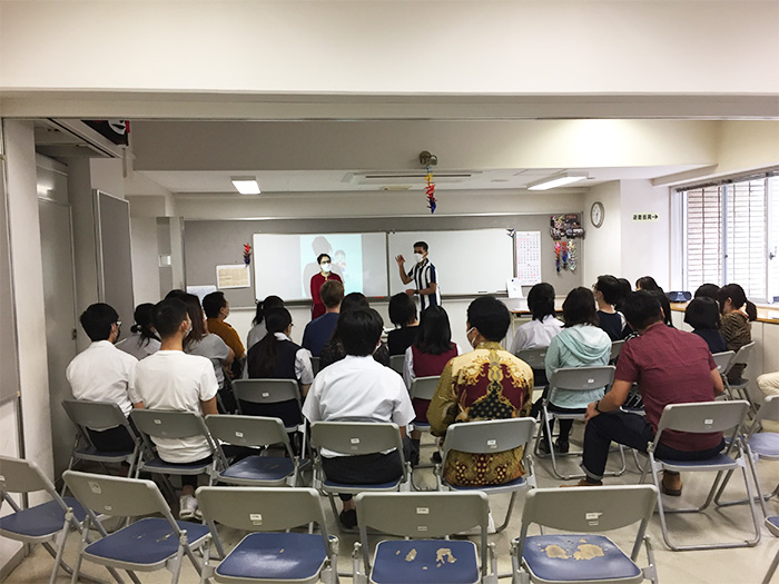 高等課程の生徒たちと交流授業を行いました