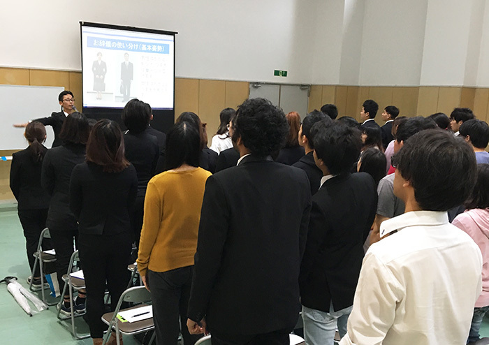 キャリアガイダンス「リクルートスーツ講座」を実施しました