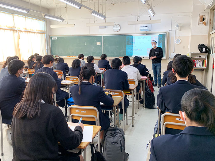 11月5日(木)に、神奈川県立港北高等学校の国際理解教室の講師として日本語学科の留学生をお招きいただきました。