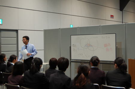 神奈川新聞主催合同企業説明会の様子