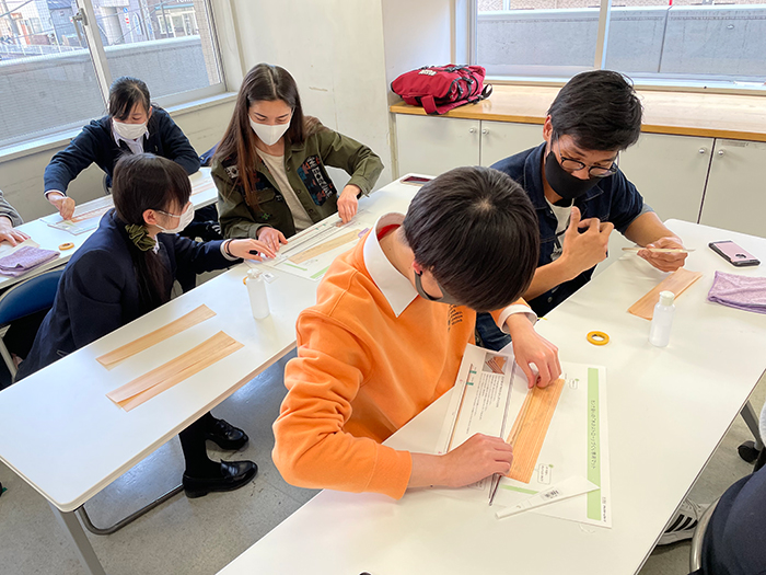 総合学習の一環として、世界を変えるための17の目標「SDGs」に取り組んでいます