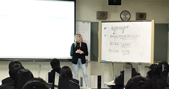 「国の紹介」「留学の目的と将来の夢」について日本語でプレゼンテーションを行いました