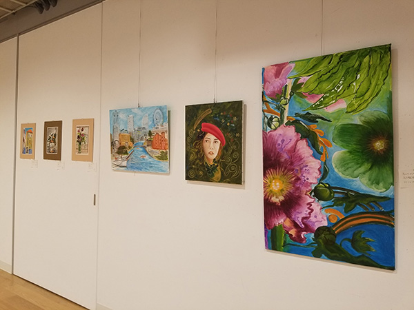 日本語学科の学生が個展を開催いたしました