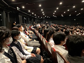 芸術鑑賞を実施しました