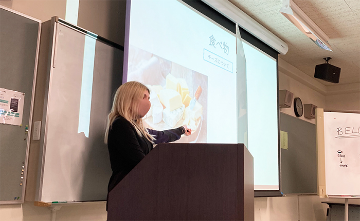 「国の紹介」「留学の目的と将来の夢」について日本語でプレゼンテーションを行いました