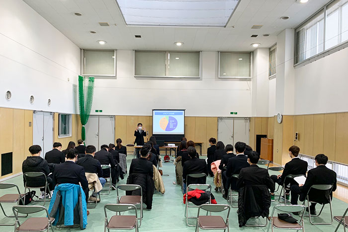 リクルートスーツ着こなし講座を実施しました