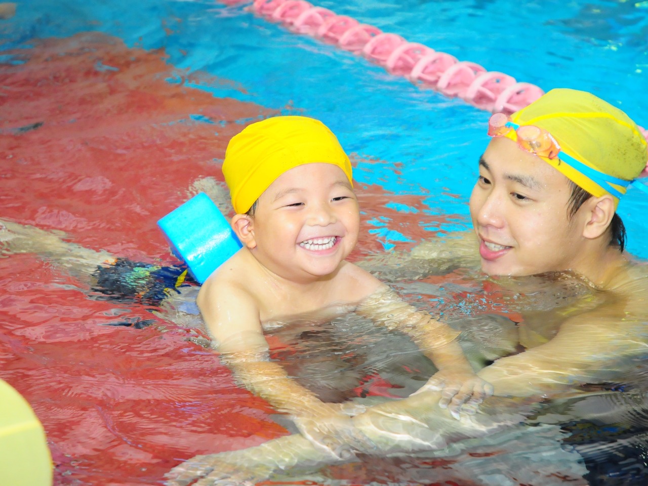 子供の水泳プログラム